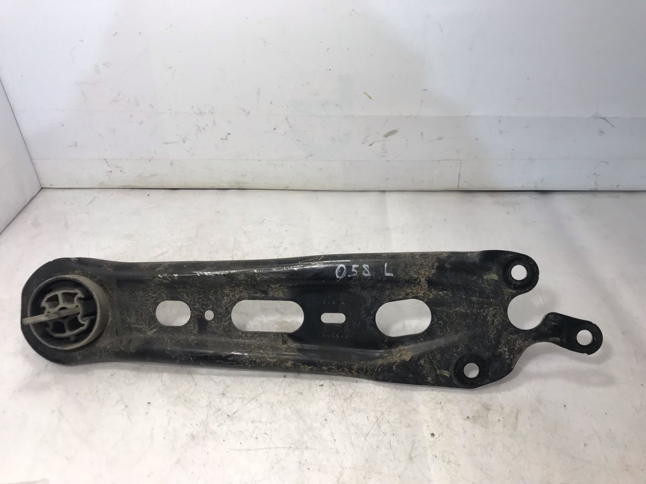 рычаг задний правый Chevrolet Equinox 3 поколение 2019, 1.5 л., бензин, АКПП, белый, внедорожник 5 дв., передний привод, 26454AB - фото №1