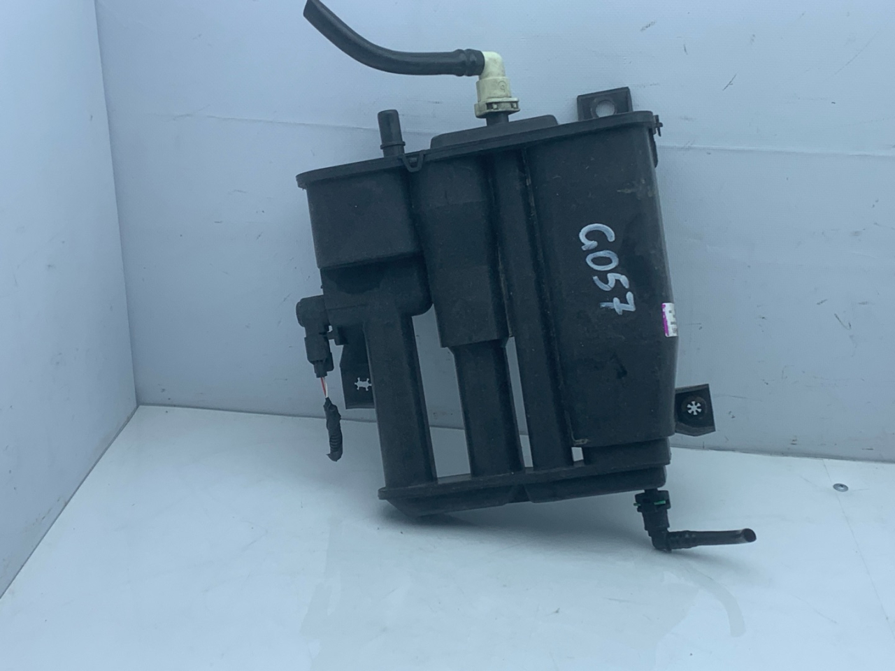 адсорбер Chevrolet Equinox 3 поколение 2018, 1.5 л., бензин, АКПП, черный, внедорожник 5 дв., полный привод, 84309187 - фото №1