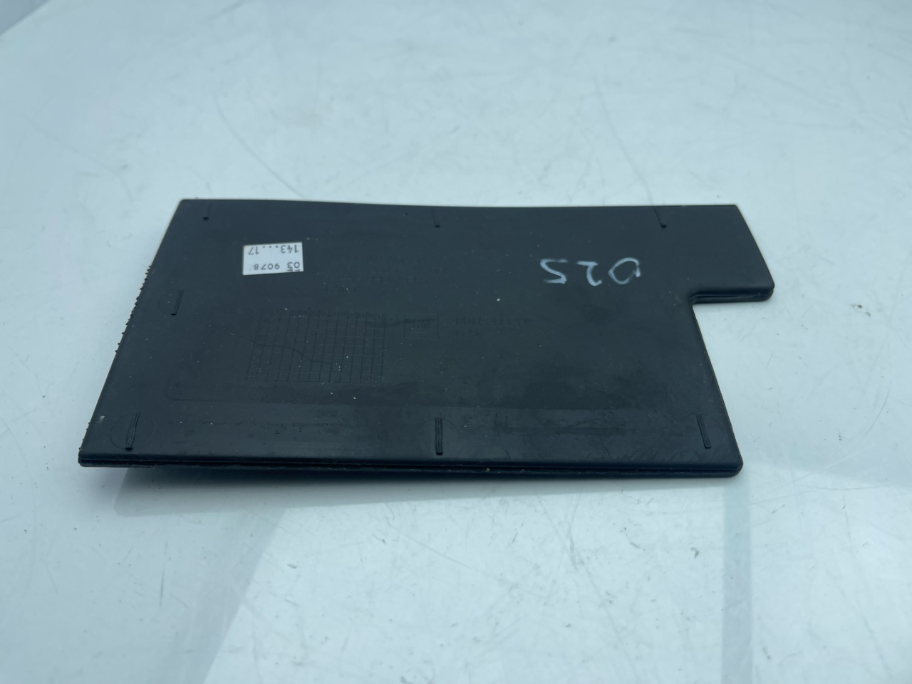 консоль салона Chevrolet Equinox 3 поколение 2018, 1.5 л., бензин, АКПП, черный, внедорожник 5 дв., полный привод, 23366441 - фото №1