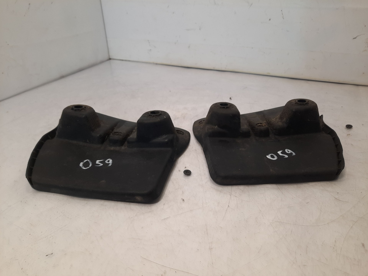 брызговики (комплект) перед. Acura RDX 3 поколение 2020, 2.0 л., бензин, АКПП, белый, внедорожник 5 дв., полный привод, 74475TJBA0 - фото №1