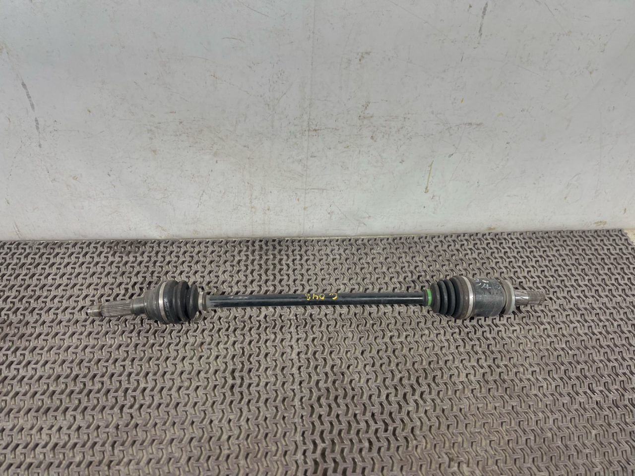 полуось задняя (приводной вал, ШРУС) Subaru Outback 6 поколение 2020, 2.4 л., бензин, АКПП, серый, внедорожник 5 дв., полный привод - фото №1