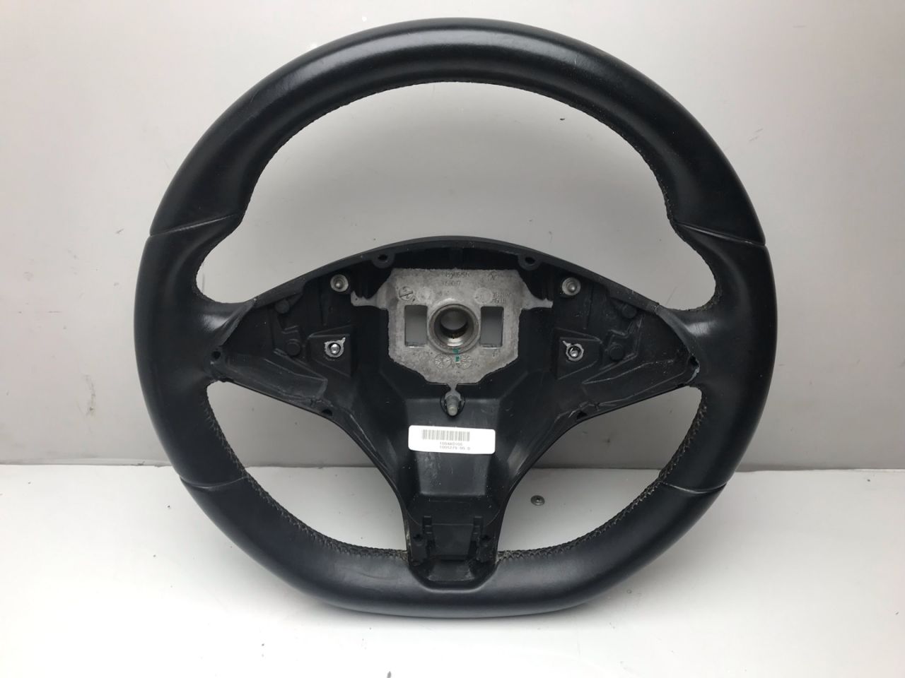 руль Tesla Model S 1 поколение (2012 - 2016), 0.1 л., электро, АКПП, серый, седан, задний привод, 100527900D - фото №1