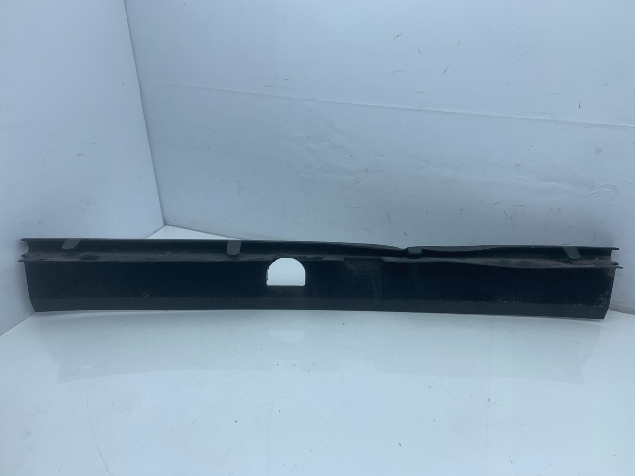 пластик Chevrolet Equinox 3 поколение 2019, 1.5 л., бензин, АКПП, белый, внедорожник 5 дв., передний привод, 84766445 - фото №1