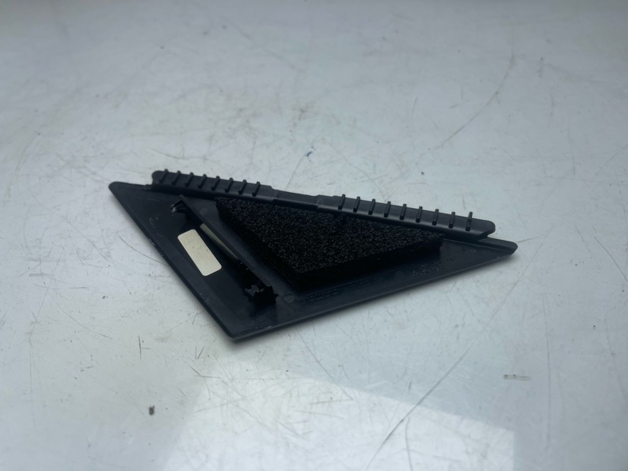 молдинг двери передней левой Volvo XC60 2 поколение 2023, 2.0 л., бензин, АКПП, белый, внедорожник 5 дв., передний привод, 31672922 - фото №1