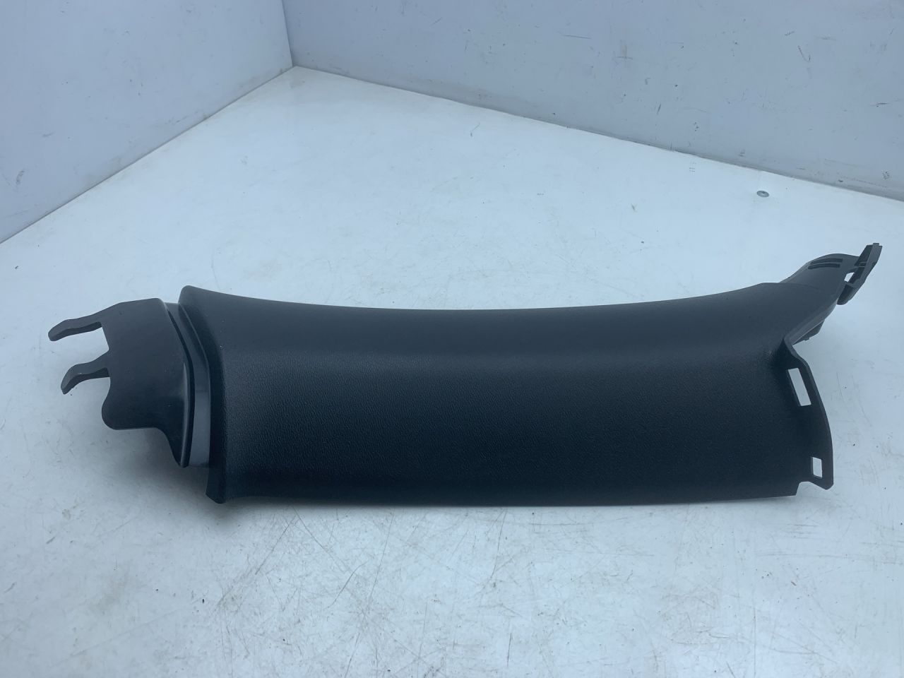 обшивка стойки Volvo XC60 2 поколение 2023, 2.0 л., бензин, АКПП, белый, внедорожник 5 дв., передний привод, A091119 - фото №1