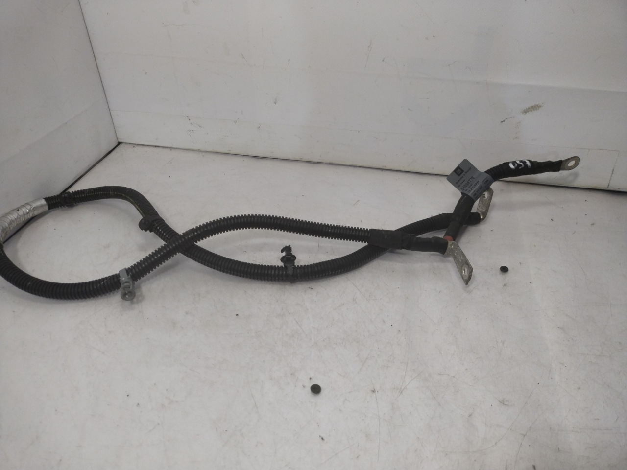 провод с генератора на стартер Chevrolet Equinox 3 поколение 2018, 1.5 л., бензин, АКПП, черный, внедорожник 5 дв., полный привод, 84098776 - фото №1