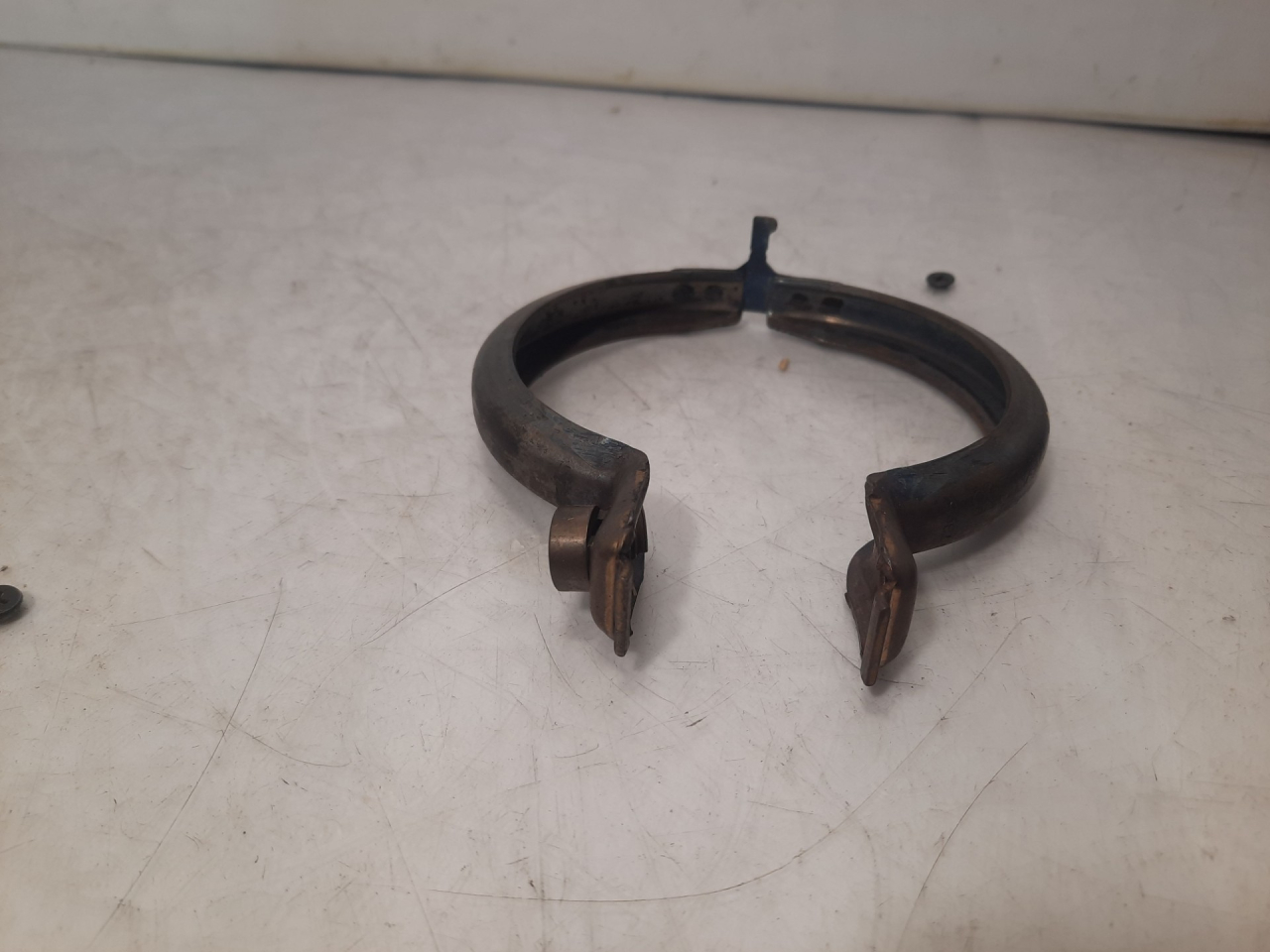 кронштейн глушителя Chevrolet Equinox 3 поколение 2019, 1.5 л., бензин, АКПП, белый, внедорожник 5 дв., передний привод - фото №1