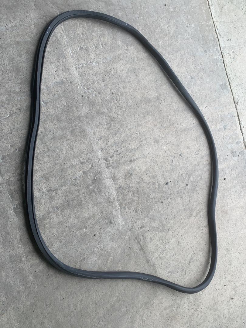 уплотнитель двери Chevrolet Equinox 3 поколение 2018, 1.5 л., бензин, АКПП, черный, внедорожник 5 дв., полный привод - фото №1