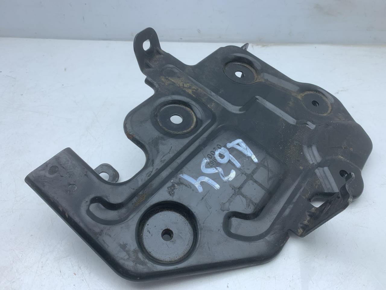 полка аккумулятора Chevrolet TrailBlazer 3 поколение 2021, 1.3 л., бензин, АКПП, черный, хетчбэк 5 дв., передний привод, 60003162 - фото №1