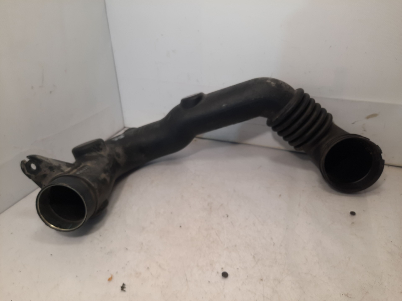 патрубок интеркулера Subaru Outback 6 поколение 2021, 2.4 л., бензин, АКПП, синий, внедорожник 5 дв., полный привод, 46011AN01A - фото №1