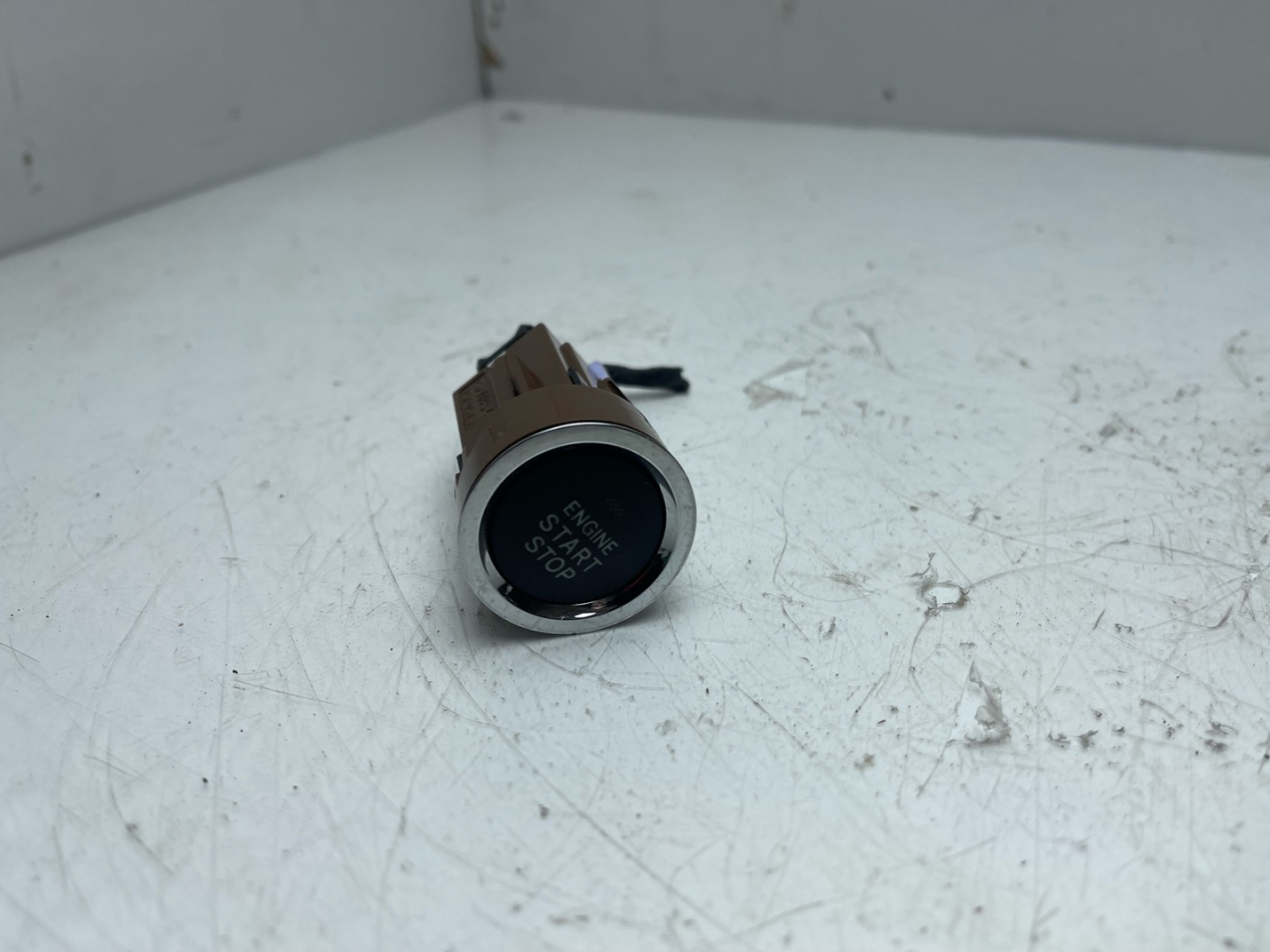 кнопка запуска двигателя Subaru Outback 6 поколение 2021, 2.4 л., бензин, АКПП, синий, внедорожник 5 дв., полный привод - фото №1