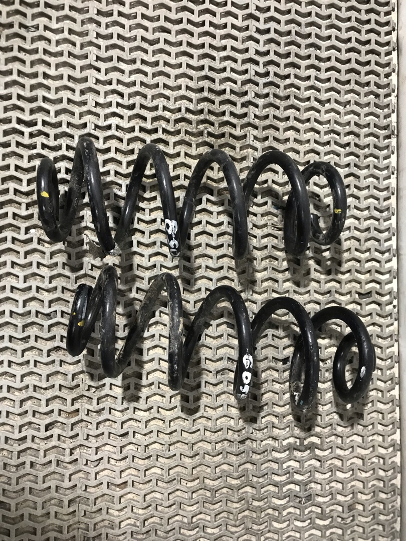 пружина задняя Chevrolet Equinox 3 поколение 2019, 1.5 л., бензин, АКПП, белый, внедорожник 5 дв., передний привод - фото №1