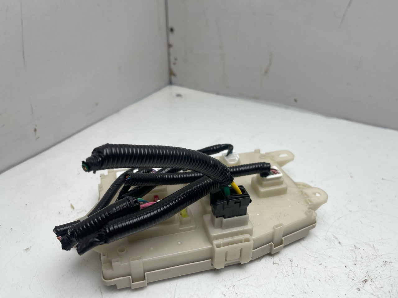 модуль блока управления распределителем питания Acura RDX 3 поколение 2020, 2.0 л., бензин, АКПП, черный, внедорожник 5 дв., полный привод, 38850TJBA040 - фото №1