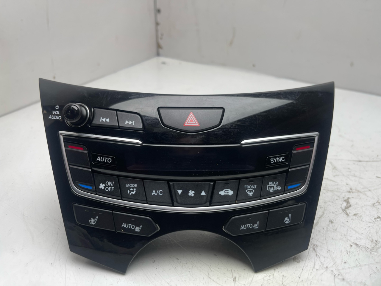 блок управления печки / климат-контроля Acura RDX 3 поколение 2020, 2.0 л., бензин, АКПП, черный, внедорожник 5 дв., полный привод, 79610TJBA013M1 - фото №1