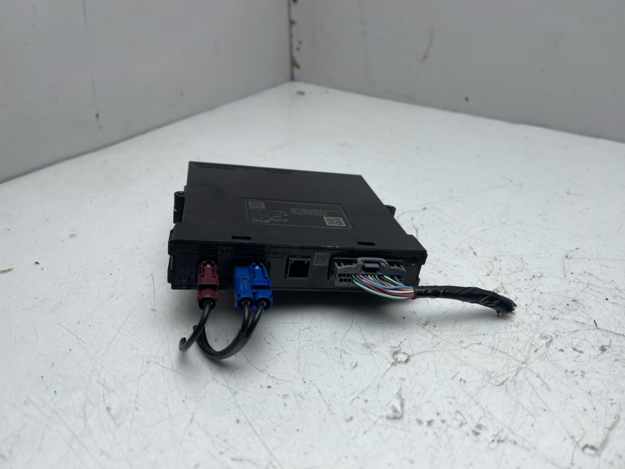 Блок управления телематика Acura RDX 3 поколение 2020, 2.0 л., бензин, АКПП, черный, внедорожник 5 дв., полный привод, 39870TJBA111M1 - фото №1