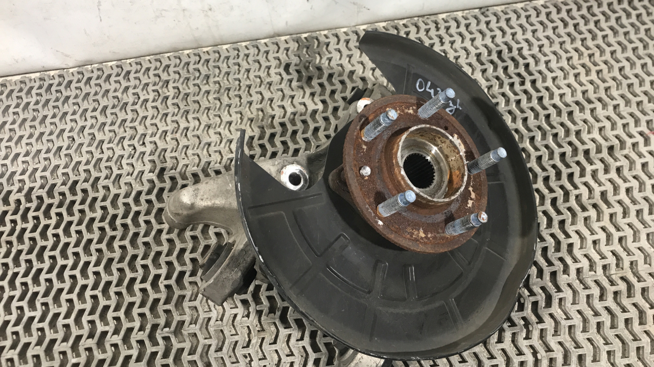 ступица задняя левая Chevrolet Equinox 3 поколение 2019, 2.0 л., бензин, АКПП, черный, внедорожник 5 дв., полный привод - фото №1