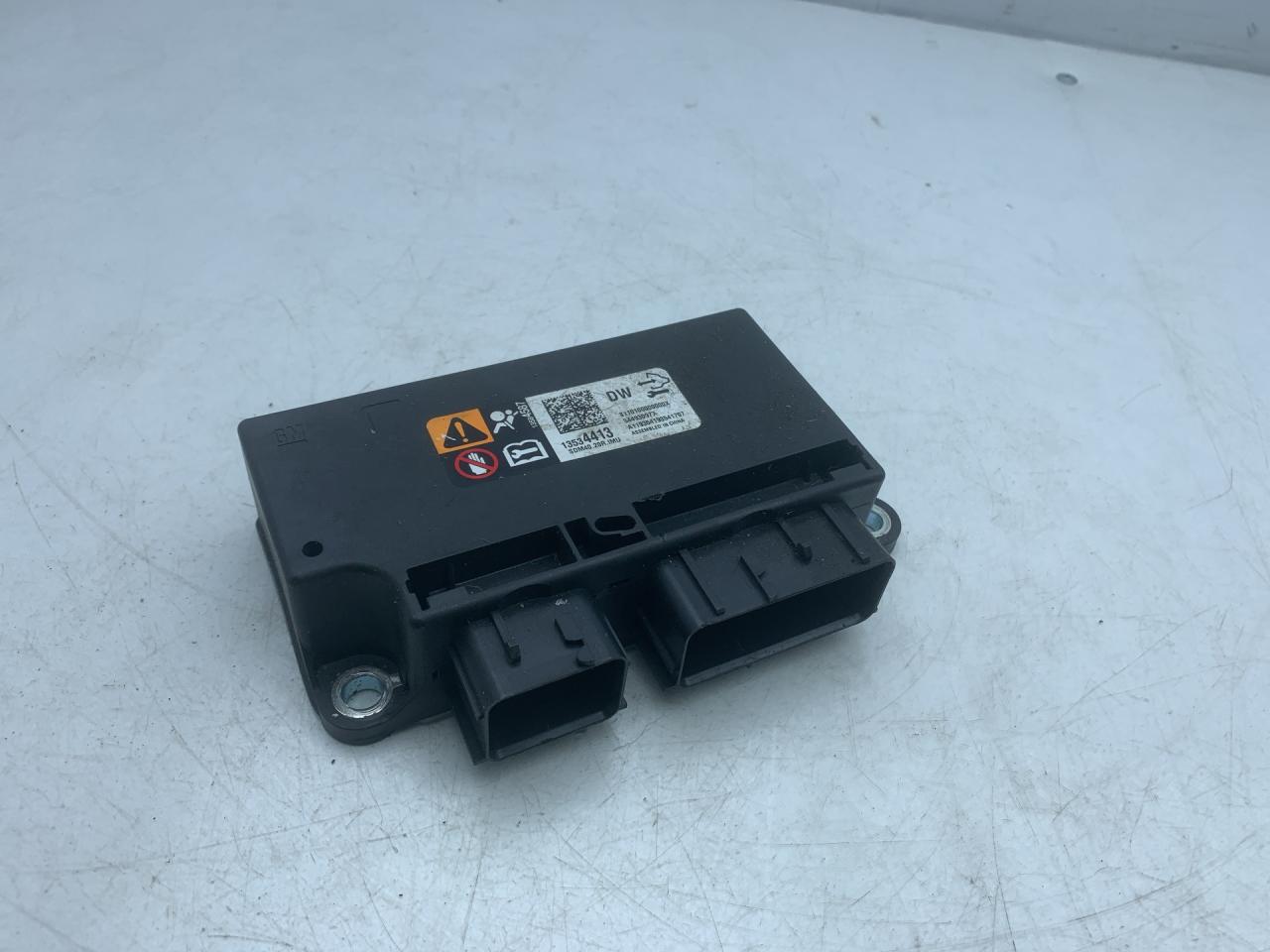 блок AirBag Chevrolet TrailBlazer 3 поколение 2021, 1.3 л., бензин, АКПП, черный, хетчбэк 5 дв., передний привод, 13534413, 13584587 - фото №1