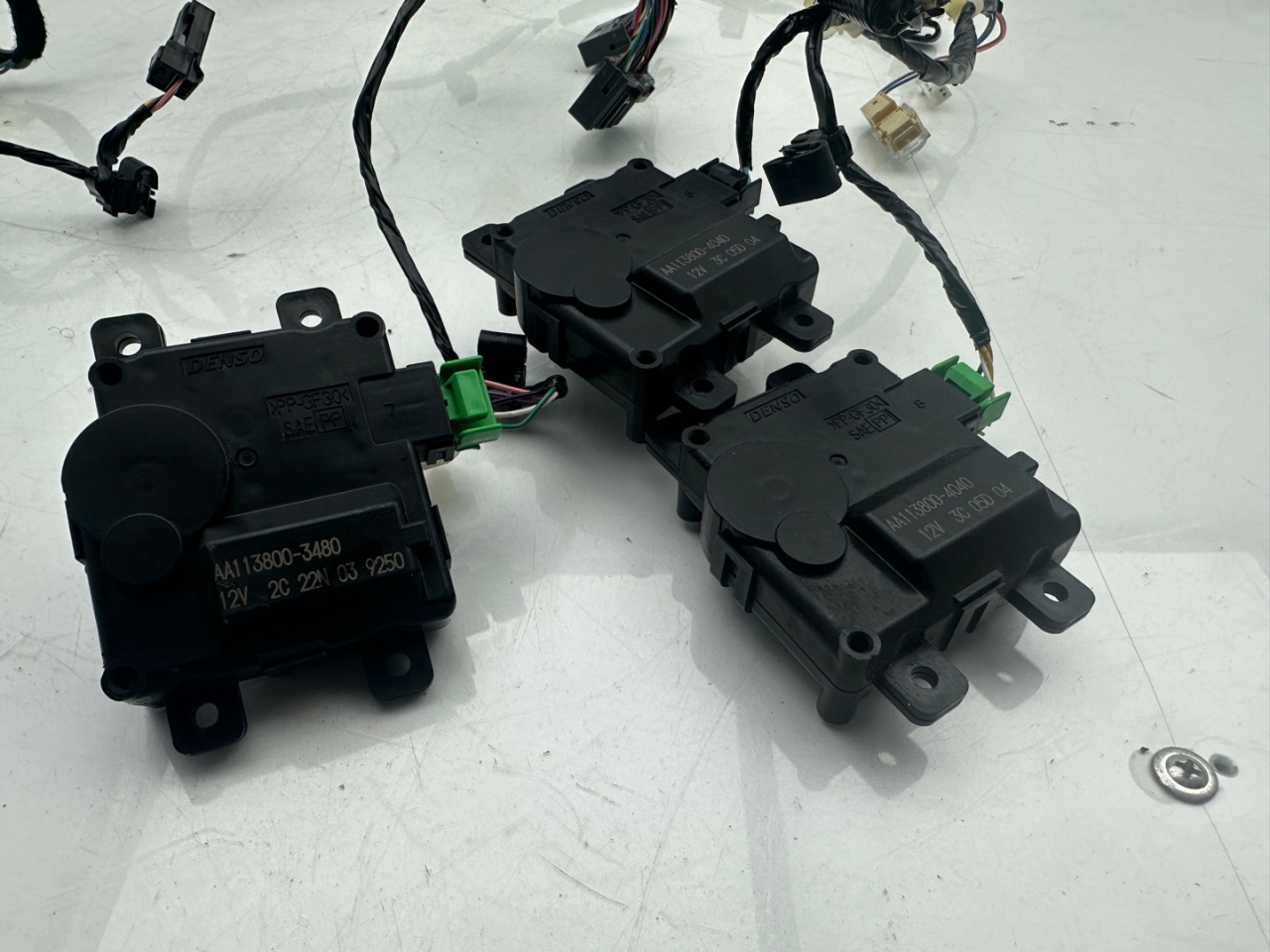 моторчик заслонки печки Acura RDX 3 поколение 2020, 2.0 л., бензин, АКПП, белый, внедорожник 5 дв., полный привод, AA1138004040 - фото №1