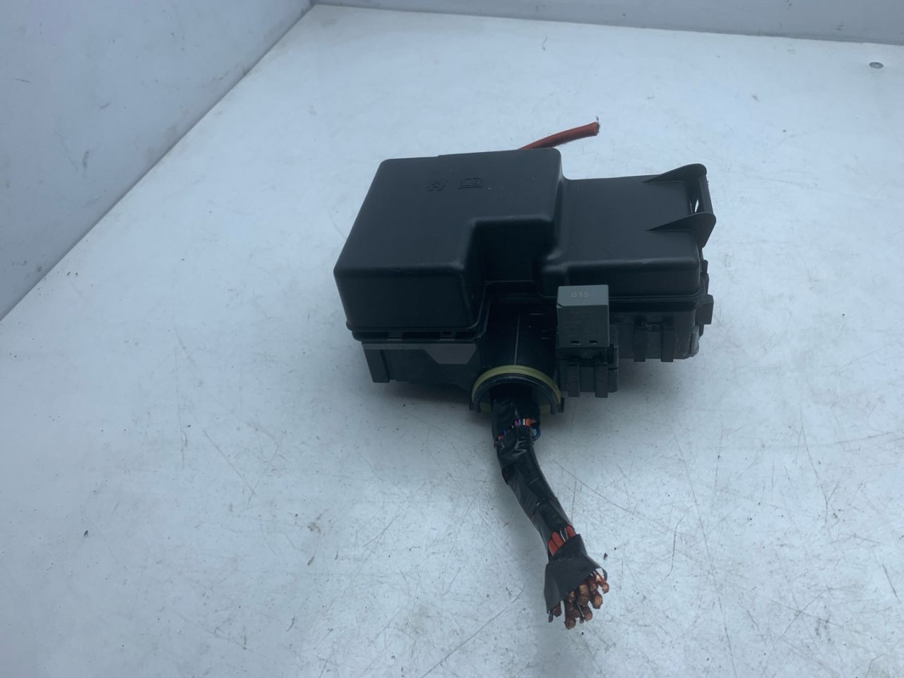 блок предохранителей Volvo XC60 2 поколение 2023, 2.0 л., бензин, АКПП, белый, внедорожник 5 дв., передний привод, 1737645 - фото №1