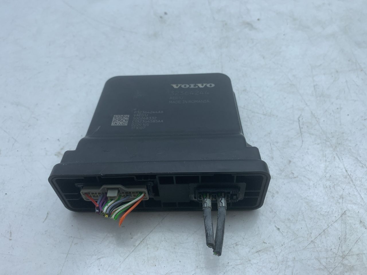 блок Bluetooth Volvo XC60 2 поколение 2023, 2.0 л., бензин, АКПП, белый, внедорожник 5 дв., передний привод, 32364244, SO0268332 - фото №1