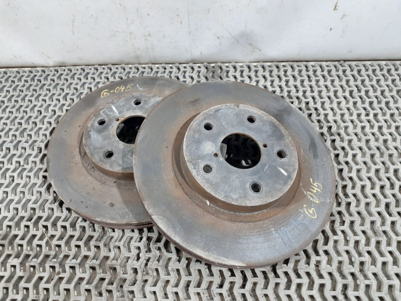 диск тормозной передний Subaru Forester 5 поколение (SK) 2020, 2.5 л., бензин, АКПП, серый, внедорожник 5 дв., полный привод - фото №1