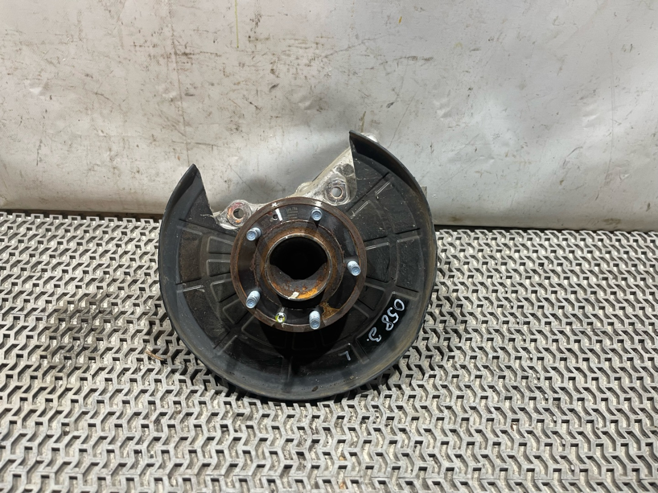 ступица задняя левая Chevrolet Equinox 3 поколение 2019, 1.5 л., бензин, АКПП, белый, внедорожник 5 дв., передний привод - фото №1