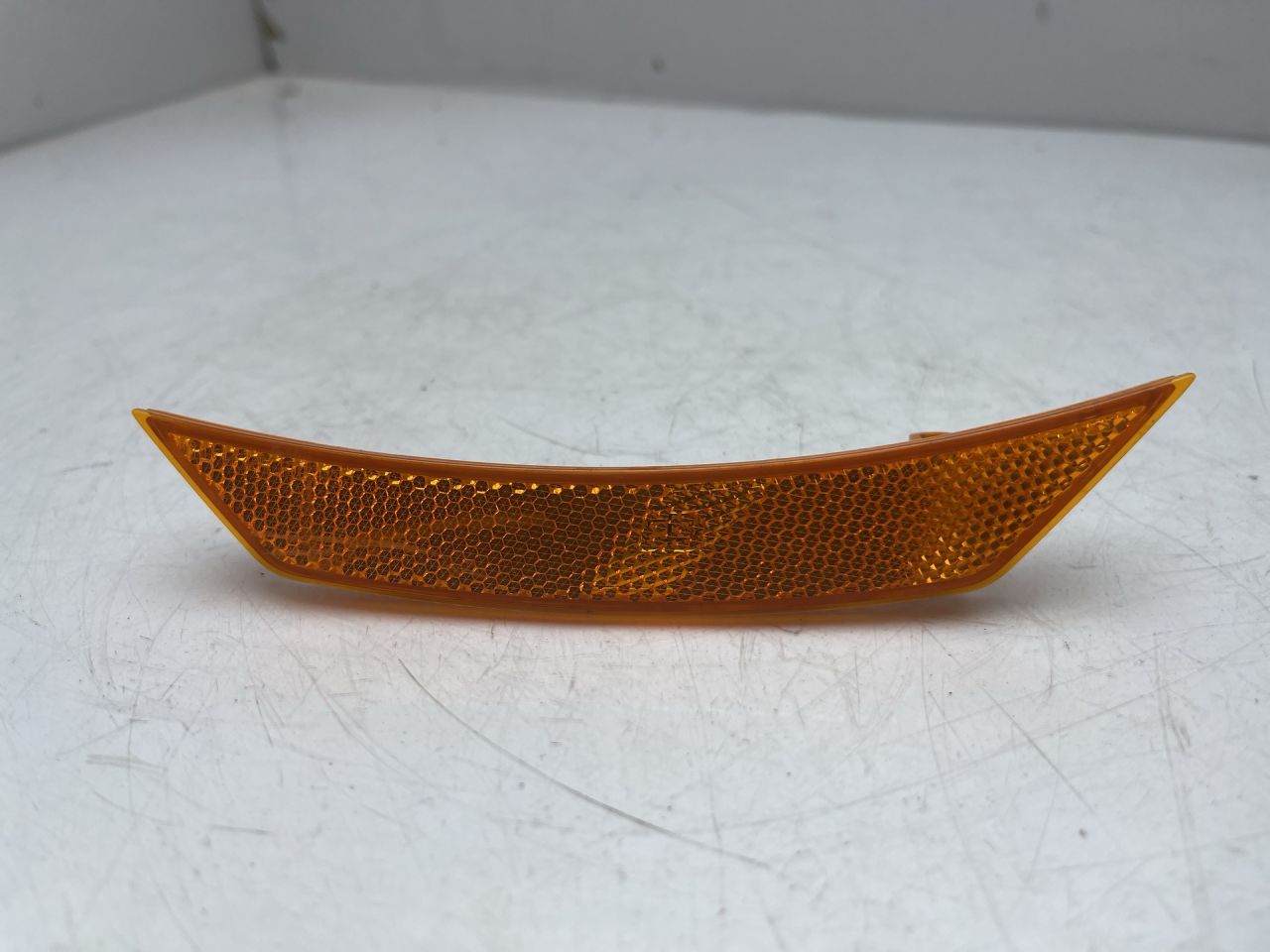 габаритный фонарь передний правый Chevrolet TrailBlazer 3 поколение 2021, 1.3 л., бензин, АКПП, черный, хетчбэк 5 дв., передний привод, 42716024 - фото №1