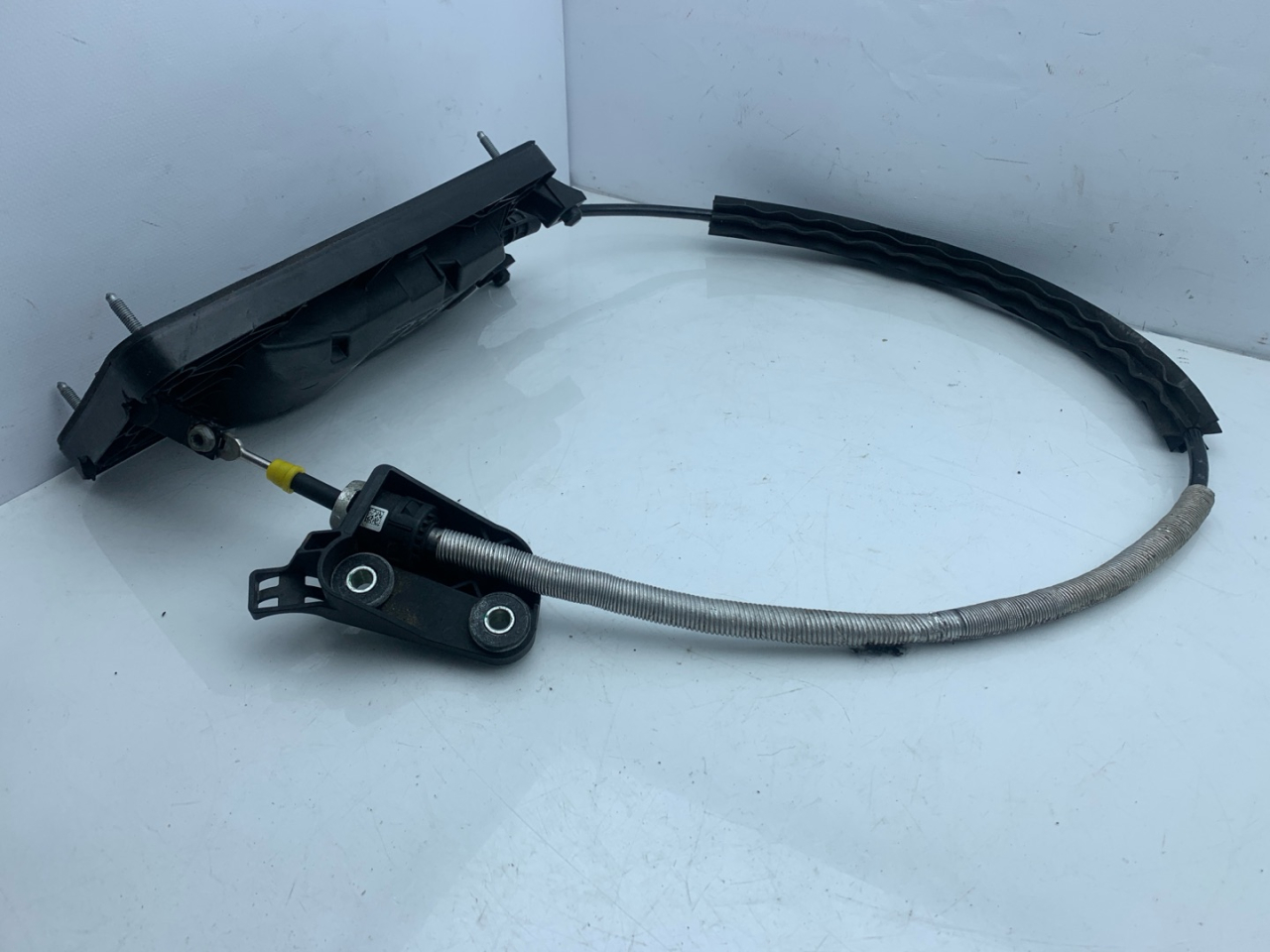 трос кулисы КПП Volkswagen Atlas 2018, 2.0 л., бензин, АКПП, черный, внедорожник 5 дв., передний привод - фото №1