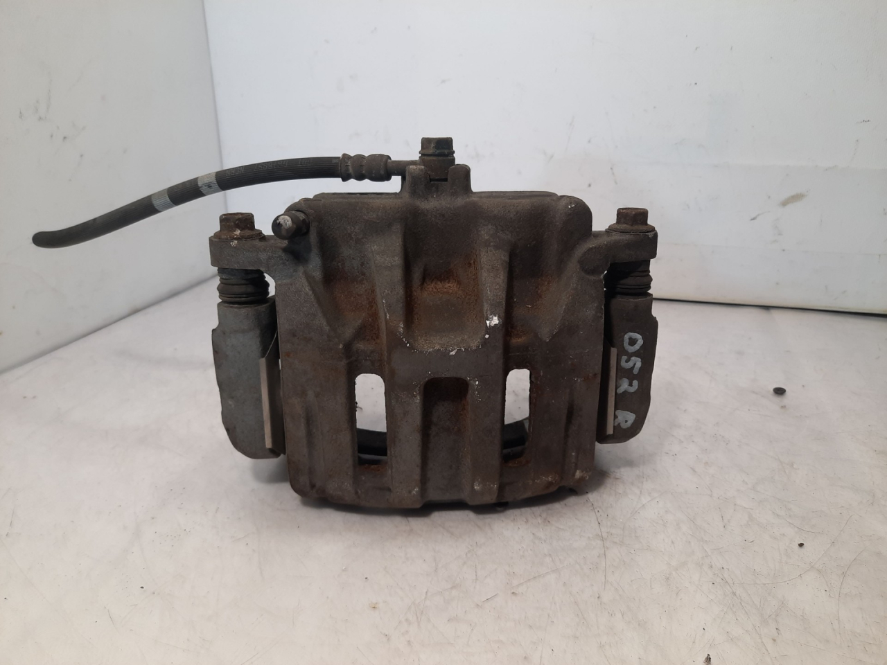 суппорт передний правый Acura RDX 3 поколение 2020, 2.0 л., бензин, АКПП, черный, внедорожник 5 дв., полный привод - фото №1