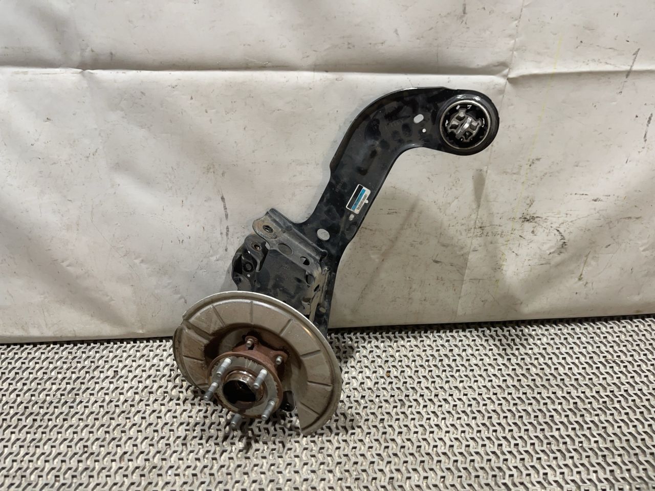 ступица задняя левая Ford Bronco Sport 1 поколение 2021, 1.5 л., бензин, АКПП, серебряный, внедорожник 5 дв., полный подключаемый привод, LX61-5A969-AMF, LX61-5A969 - фото №1