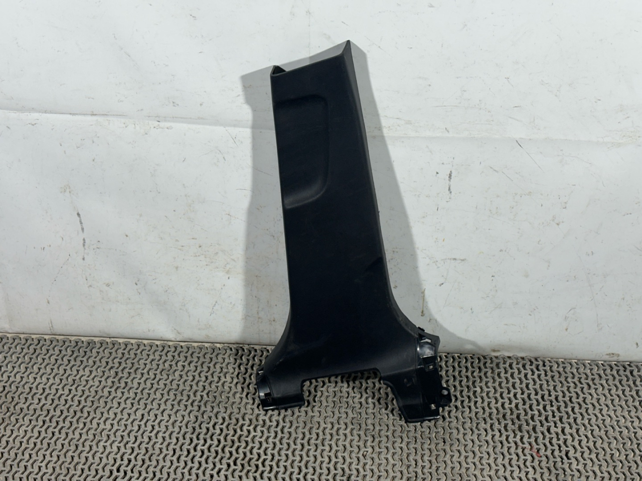 обшивка стойки центральной правой Subaru Outback 6 поколение 2020, 2.4 л., бензин, АКПП, серый, внедорожник 5 дв., полный привод, 94022AN02A - фото №1