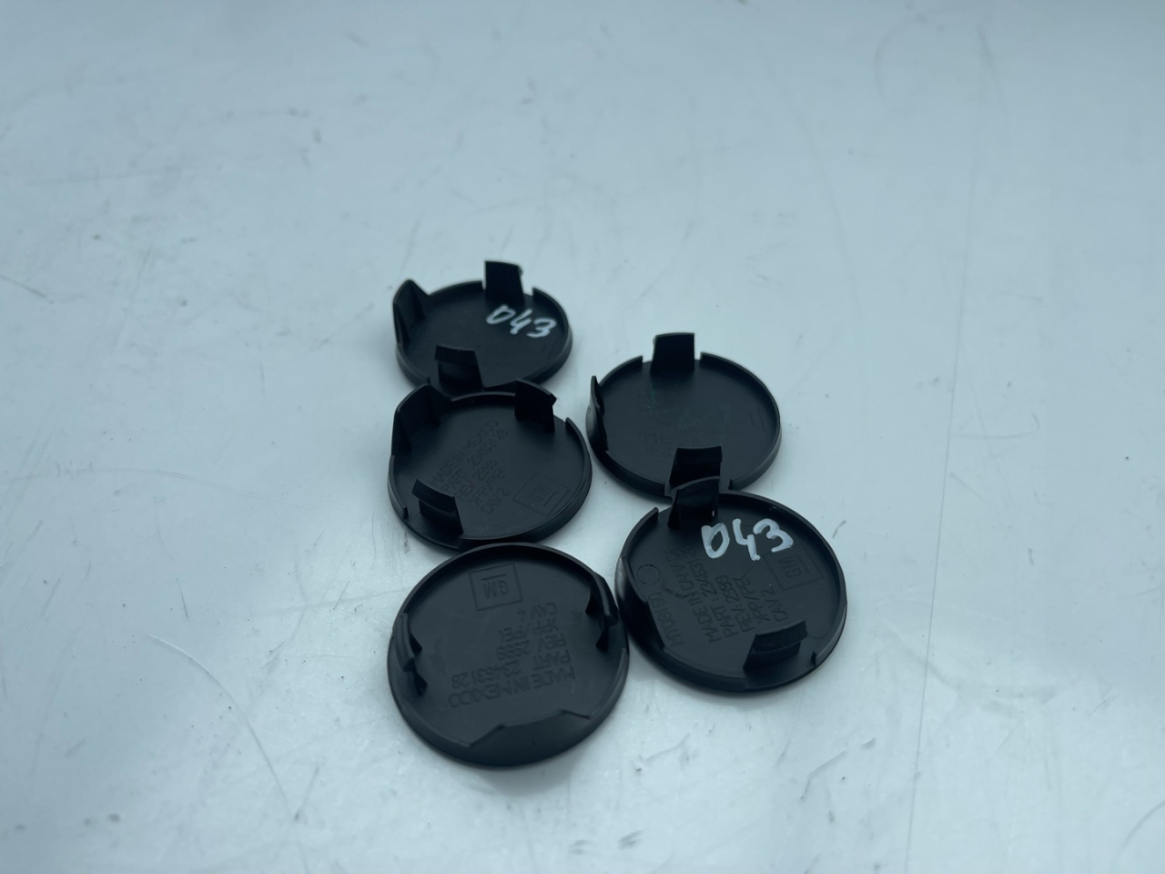 заглушка Chevrolet Equinox 3 поколение 2019, 2.0 л., бензин, АКПП, черный, внедорожник 5 дв., полный привод, 23463128 - фото №1