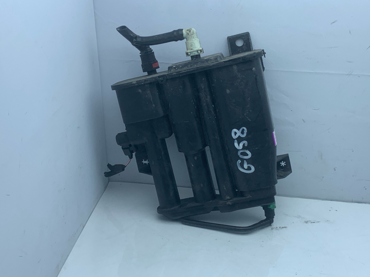 адсорбер Chevrolet Equinox 3 поколение 2019, 1.5 л., бензин, АКПП, белый, внедорожник 5 дв., передний привод, 84403786 - фото №1