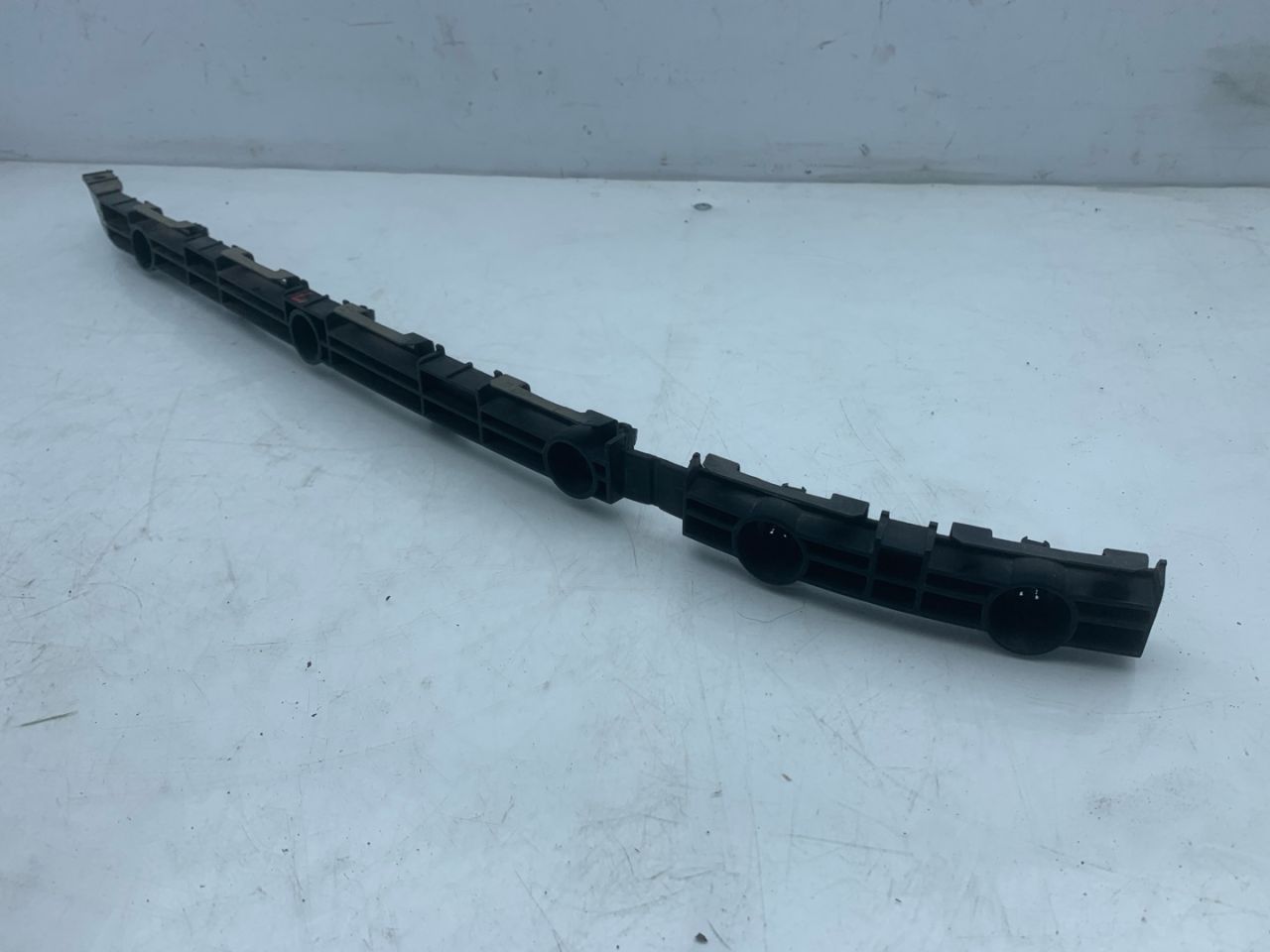 Крепление бампера заднего Tesla Model S 1 поколение (2012 - 2016), 0.1 л., электро, АКПП, серый, седан, задний привод - фото №1