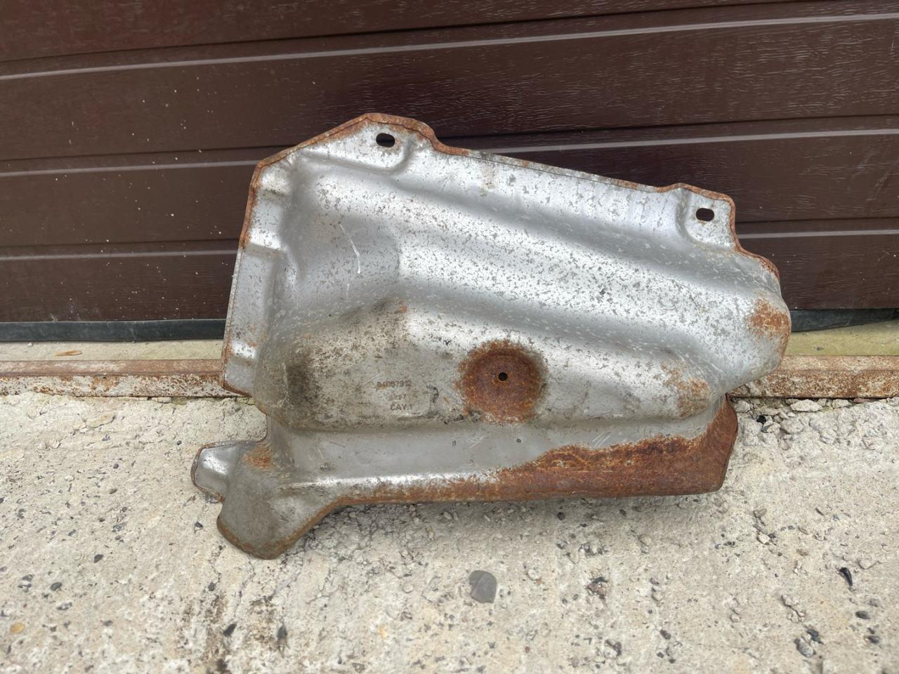 тепловой экран глушителя Chevrolet Equinox 3 поколение 2018, 1.5 л., бензин, АКПП, черный, внедорожник 5 дв., полный привод - фото №1