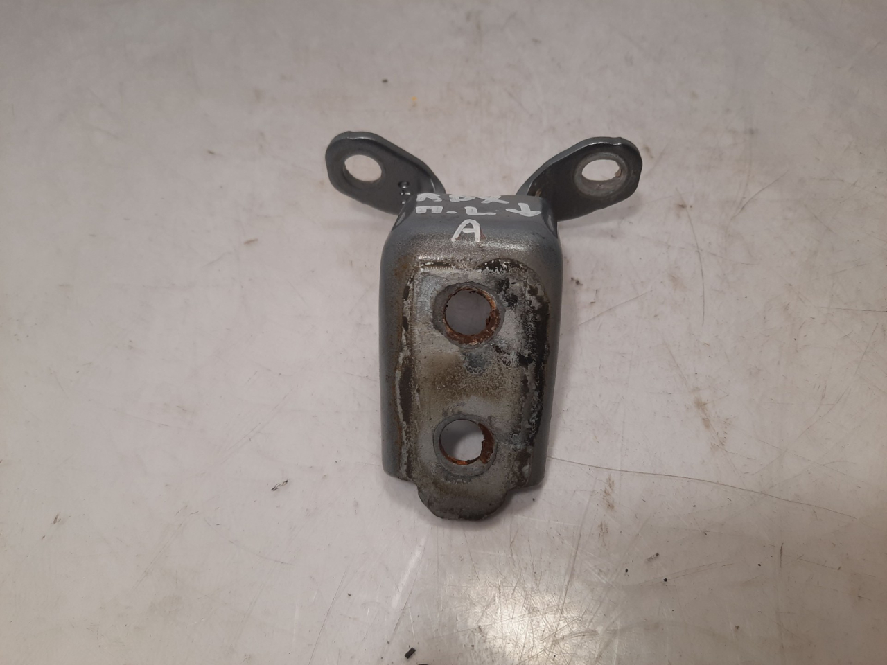 петля двери Acura RDX 3 поколение 2020, 2.0 л., бензин, АКПП, белый, внедорожник 5 дв., полный привод - фото №1