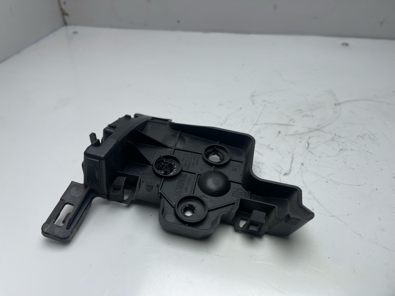 Крепление бампера заднего Chevrolet Equinox 3 поколение 2018, 1.5 л., бензин, АКПП, черный, внедорожник 5 дв., полный привод, 84162910 - фото №1