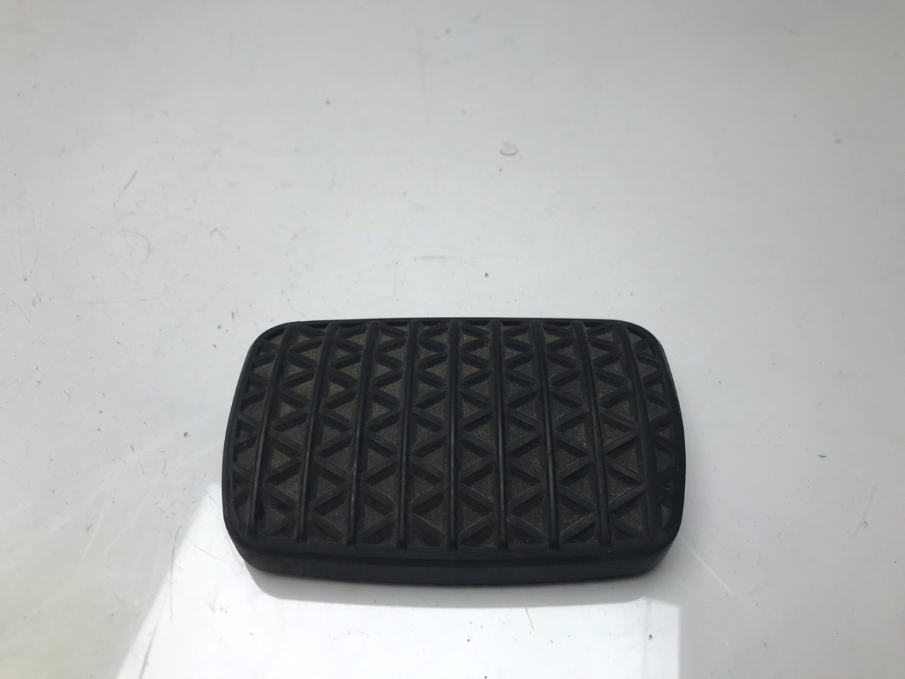 накладка на педаль Chevrolet Equinox 3 поколение 2019, 1.5 л., бензин, АКПП, белый, внедорожник 5 дв., передний привод - фото №1