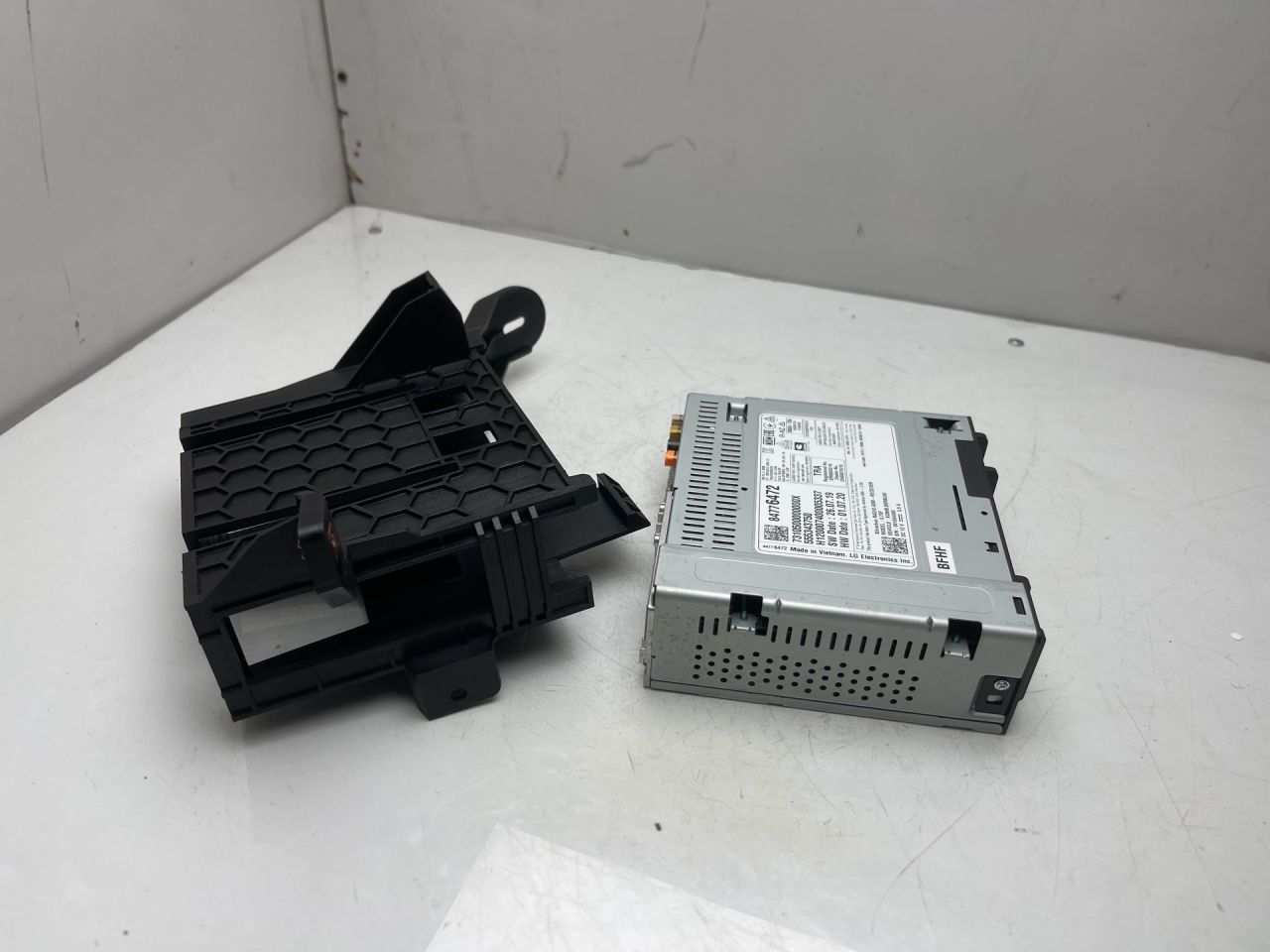 блок радио Chevrolet TrailBlazer 3 поколение 2021, 1.3 л., бензин, АКПП, черный, хетчбэк 5 дв., передний привод, 555343750, 84776472 - фото №1