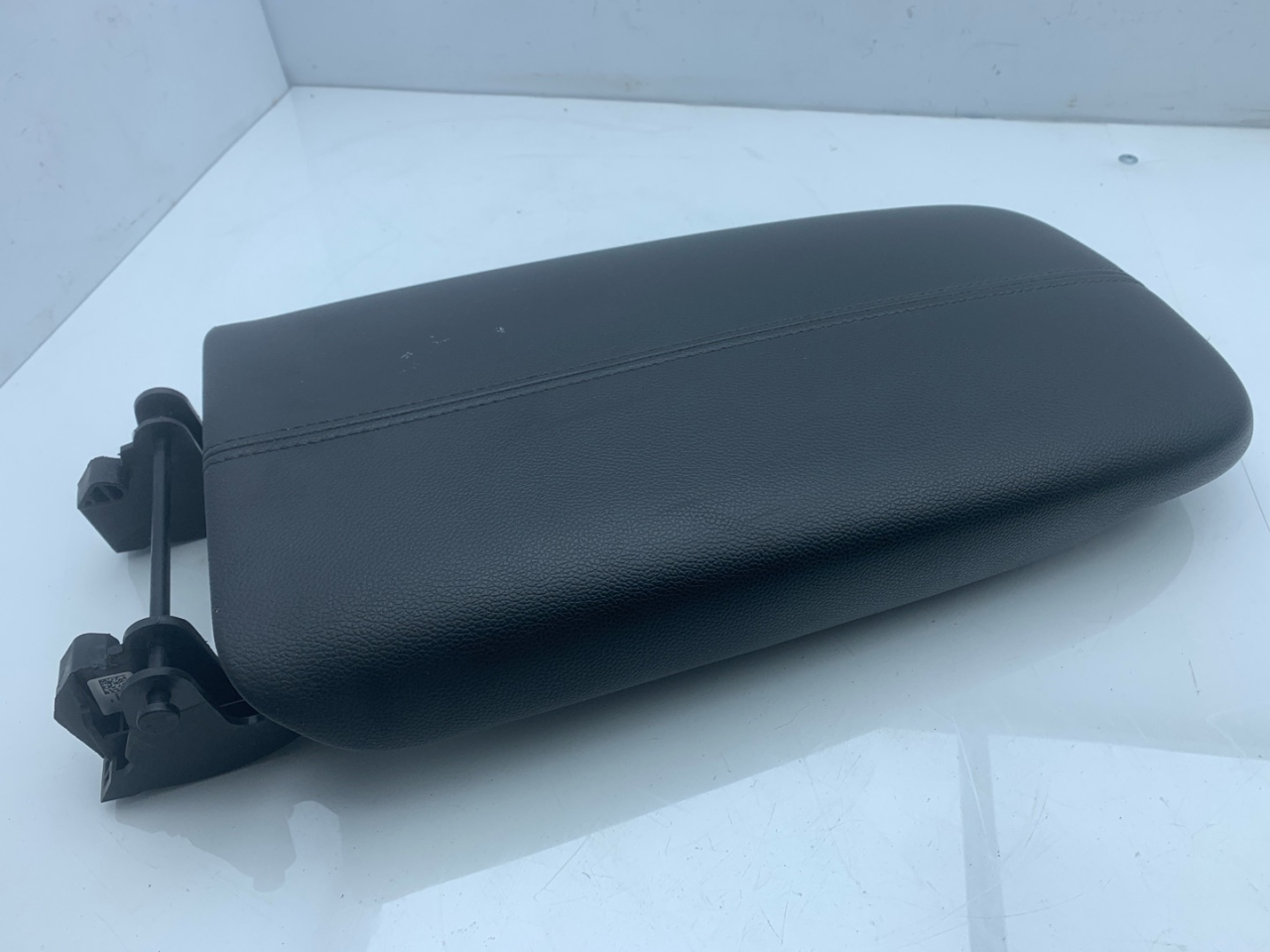 подлокотник GMC Terrain 2 поколение 2018, 1.5 л., бензин, АКПП, черный, внедорожник 5 дв., полный привод - фото №1