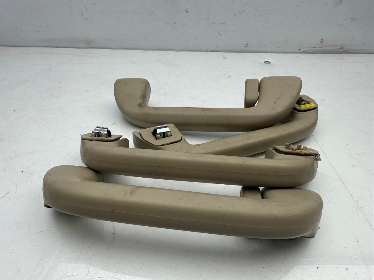 ручка внутренняя потолочная Acura RDX 3 поколение 2020, 2.0 л., бензин, АКПП, белый, внедорожник 5 дв., полный привод - фото №1