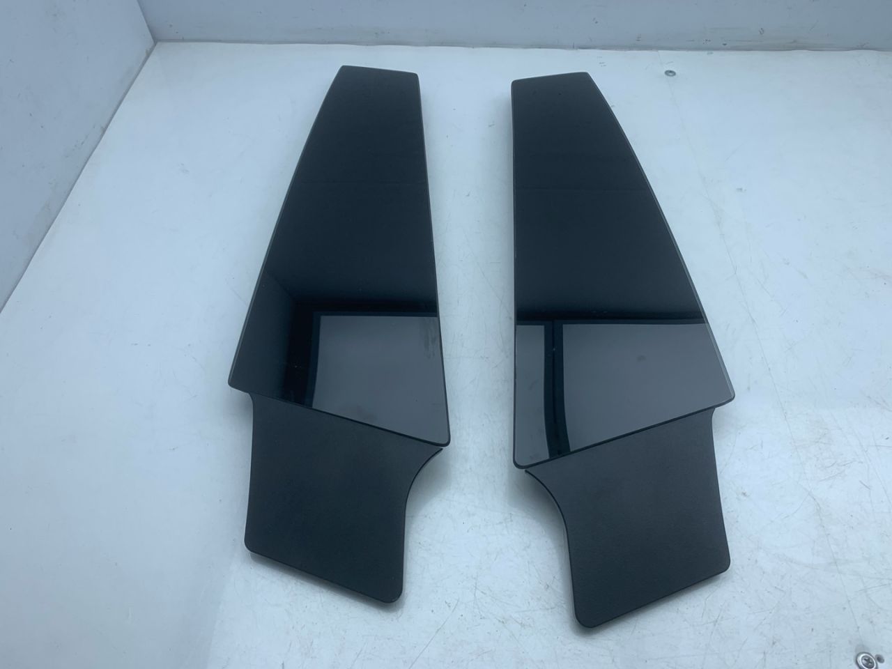 молдинг (накладка кузовная) Tesla Model S 1 поколение (2012 - 2016), 0.1 л., электро, АКПП, серый, седан, задний привод - фото №1