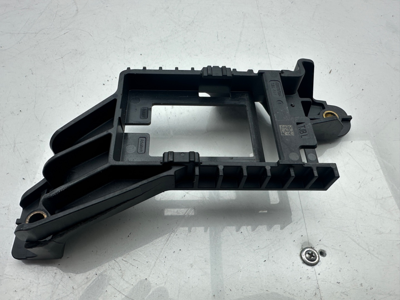 Кронштейн крепления датчика мертвых зон Acura RDX 3 поколение 2020, 2.0 л., бензин, АКПП, белый, внедорожник 5 дв., полный привод, 635578700ATJBL111 - фото №1