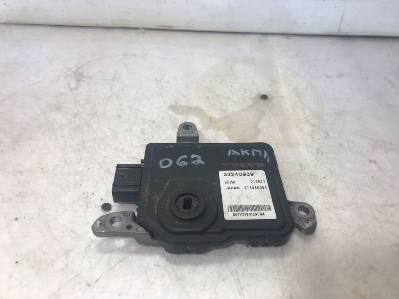 блок управления АКПП Volvo XC60 2 поколение 2023, 2.0 л., бензин, АКПП, белый, внедорожник 5 дв., передний привод, 32240939 - фото №1