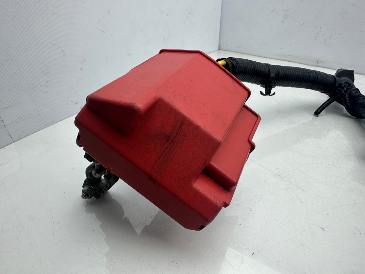 клемма аккумулятора плюс Acura RDX 3 поколение 2020, 2.0 л., бензин, АКПП, белый, внедорожник 5 дв., полный привод - фото №1