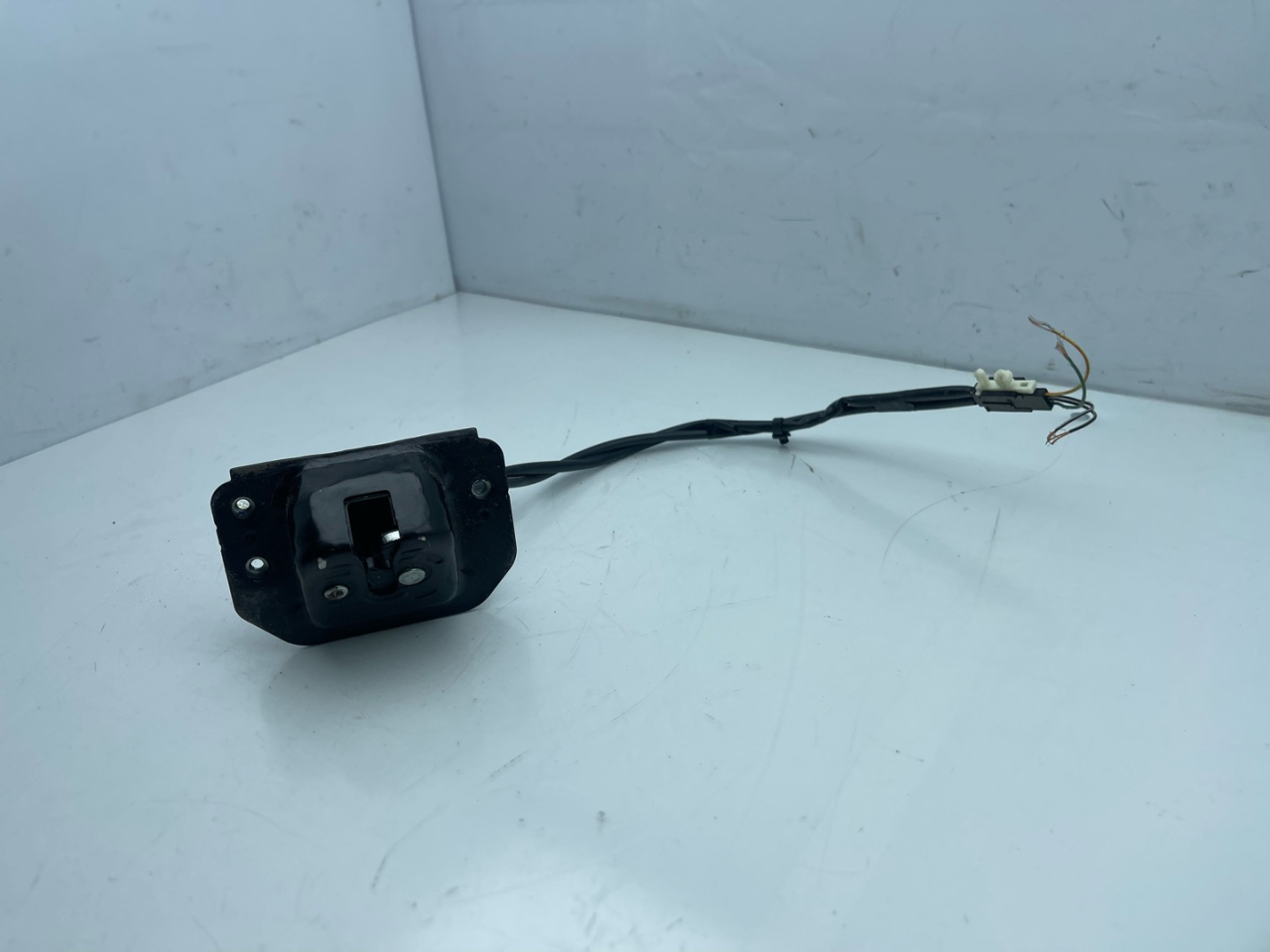 замок багажника Ford Escape 3 поколение C520 2014, 2.5 л., бензин, АКПП, внедорожник 5 дв., 7T4A7843102A - фото №1