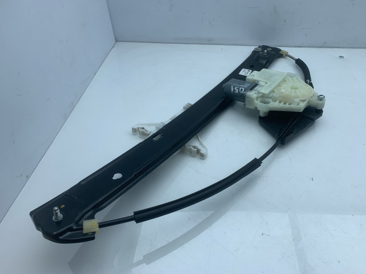 стеклоподъемник задний левый Volkswagen Atlas 2018, 2.0 л., бензин, АКПП, черный, внедорожник 5 дв., передний привод, 3CN839461A - фото №1