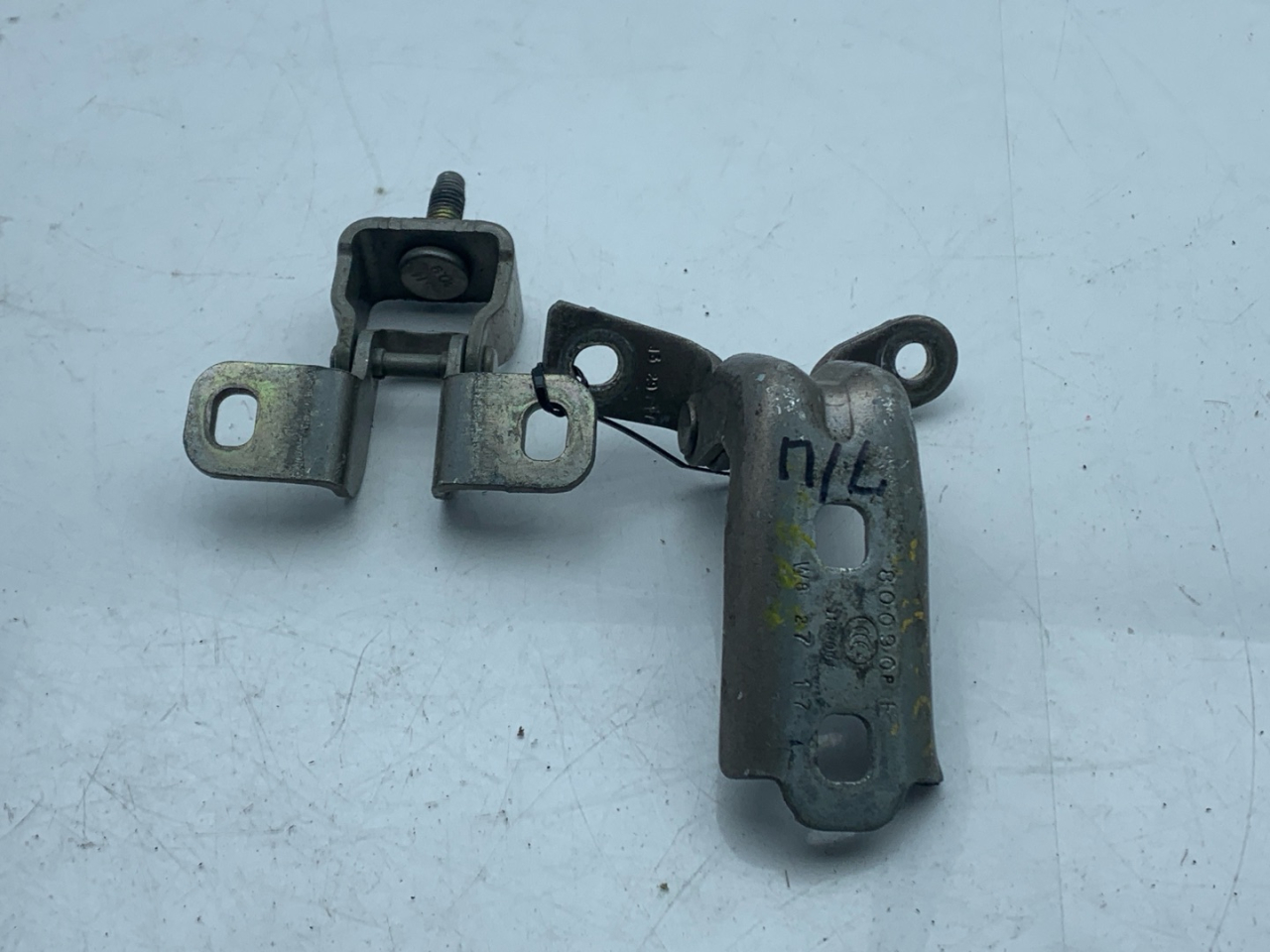 петля двери GMC Terrain 2 поколение 2018, 2.0 л., бензин, АКПП, внедорожник 5 дв. - фото №1