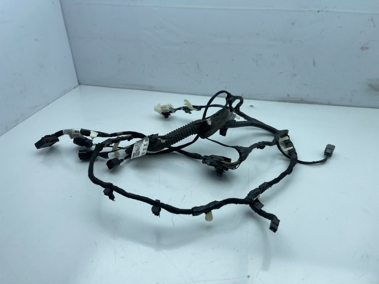 дверная проводка Ford Bronco Sport 1 поколение 2021, 1.5 л., бензин, АКПП, серебряный, внедорожник 5 дв., полный подключаемый привод, EV4T17N400R59CL - фото №1