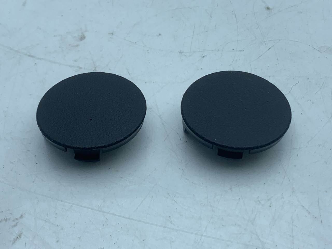 заглушка Chevrolet Equinox 3 поколение 2018, 1.5 л., бензин, АКПП, черный, внедорожник 5 дв., полный привод, 23463128 - фото №1